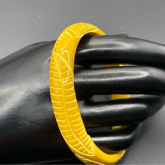 Vintage Bakelite Bangle Bracelet Carved Pattern Butterscotch 16.21 gm